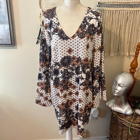 Maurices Bell Sleeved Mid Length Dress / Size Large - Picture 1 of 7